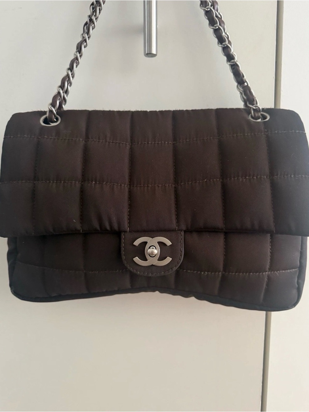 CHANEL Black Quilted Chain Shoulder Bag with Silver-Tone CC - Picture 3 of 8